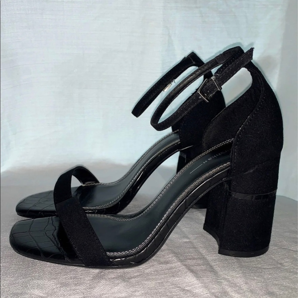 Block Heels - Picture 3 of 11